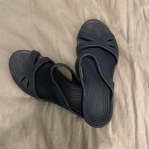 CROCS navy blue in size 9